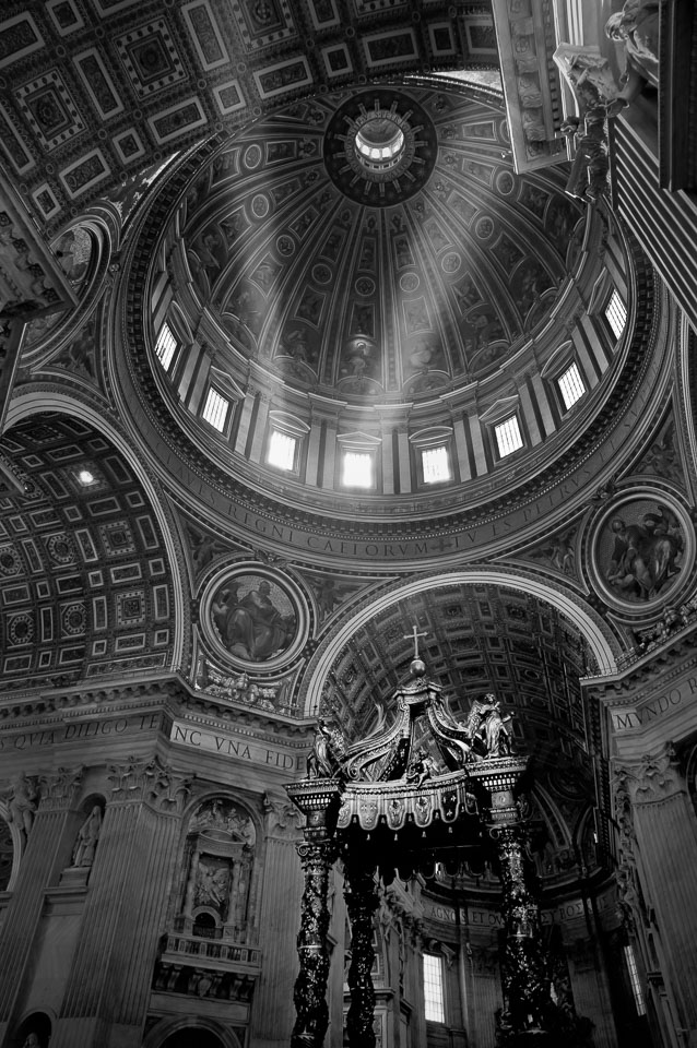 St_Peter's_Basilica_3_-_HDR_B-W.jpg