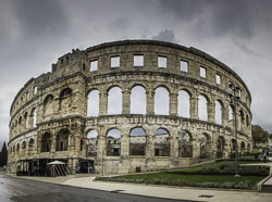 Pula-roman-amphitheatre-outside.jpg
